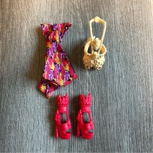 Monster High Ghouls Getaway Jinafire accessories